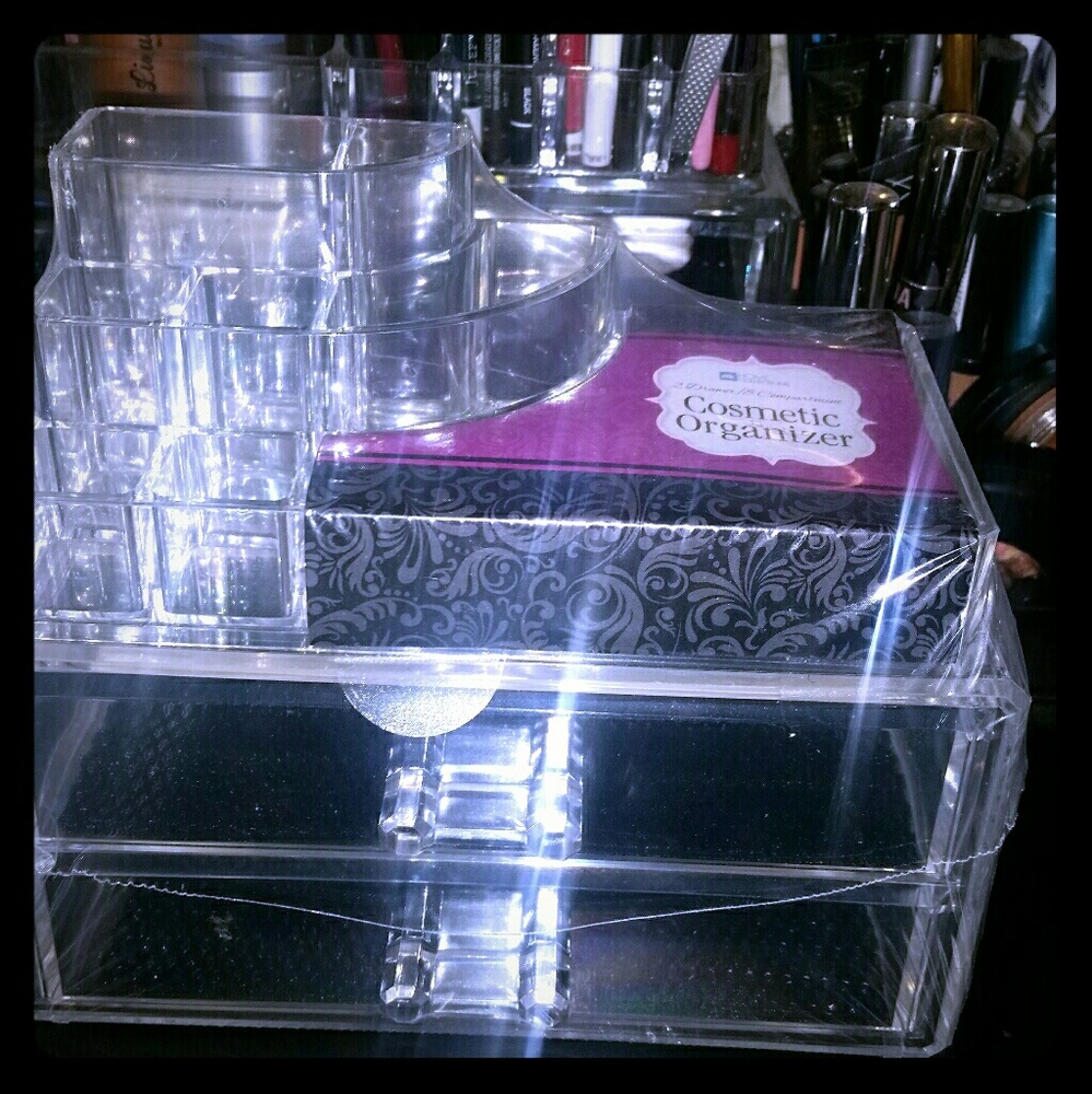ACRYLIC MAKEUP STORAGE